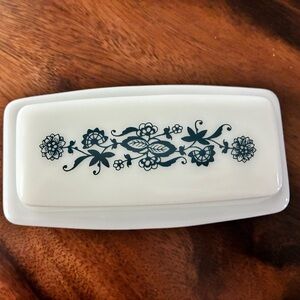 VINTAGE Pyrex Old Town Blue/Blue Onion Butter Dish
